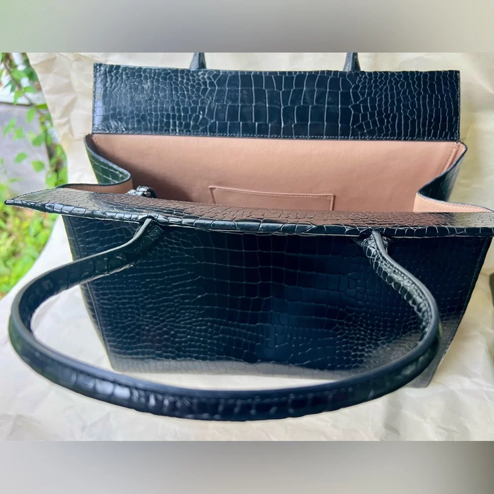 Alaia Leather Shoulder Bag - Picture 2 of 8